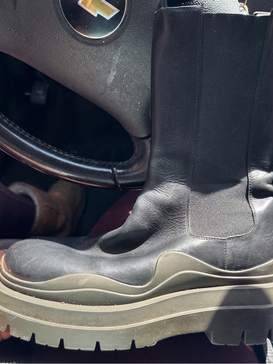 Bottega Veneta Shoes - Bottega Veneta Black Leather Platform Chelsea Boots with Olive Sole